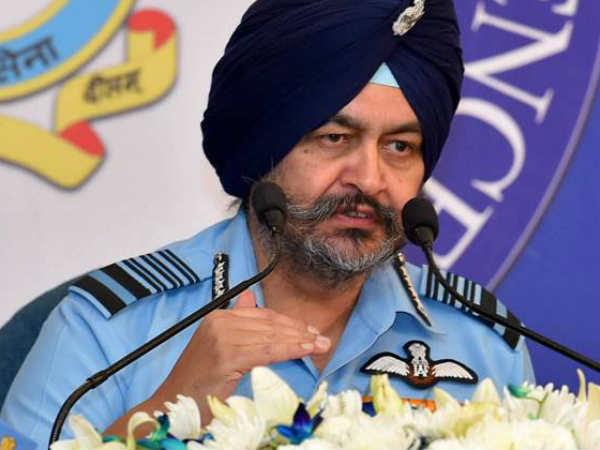 बनी हुई है बॉर्डर नजर, चीन की हर चुनौती का जवाब देने में सक्षम है भारतीय वायु सेना: एयर चीफ मार्शल बनी हुई है बॉर्डर नजर, चीन की हर चुनौती का जवाब देने में सक्षम है भारतीय वायु सेना: एयर चीफ मार्शल