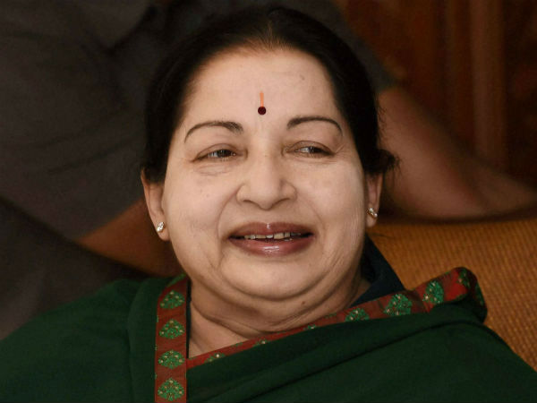 'नियमित तौर पर ओ पन्नीरसेल्वम और पलानीसामी जयललिता से मिलने आया करते थे'
