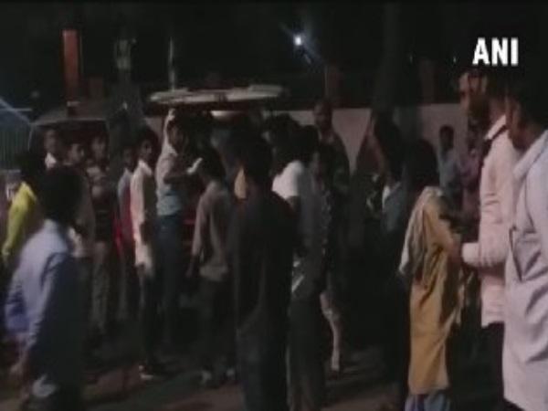 बिहार के सीतामढ़ी में बड़ा हादसा, पुल से गिरी बस, 10 की मौत बिहार के सीतामढ़ी में बड़ा हादसा, पुल से गिरी बस, 10 की मौत
