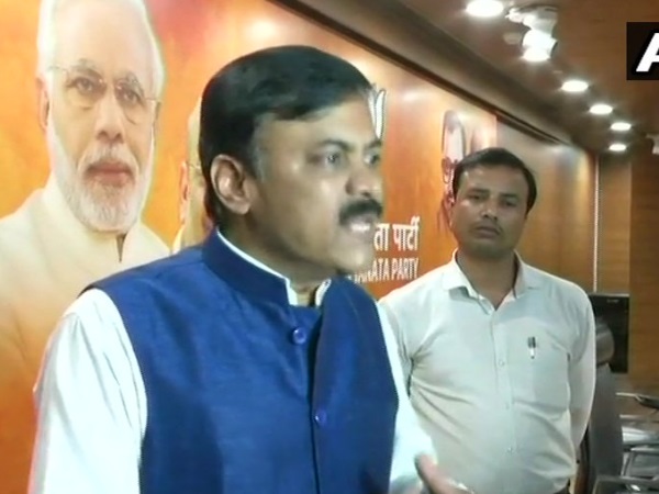 'सपा और बसपा हर हार के बाद नया बहाना ढूंढते हैं'