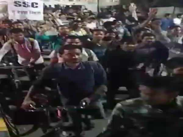 प्रदर्शन अभी और उग्र होगा