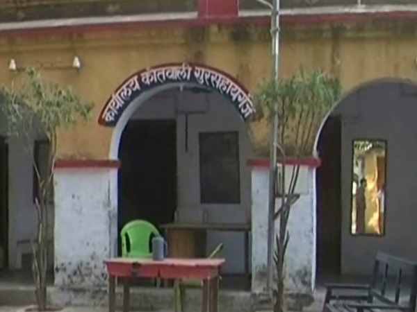 पुलिस कर रही है कार्रवाई की बात