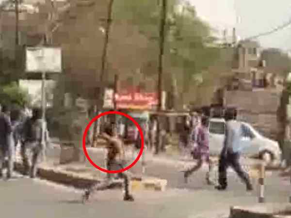 Stone throwing in two sides in Kanpur Stone throwing in two sides in Kanpur