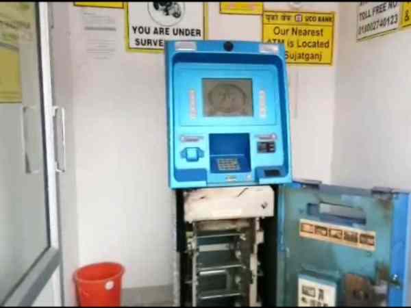 Three ATMs cut by thieves in Kanpur Three ATMs cut by thieves in Kanpur