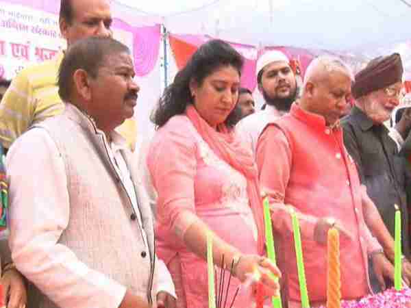 An organisation doing last rites of unidentified bodies to save Ganga An organisation doing last rites of unidentified bodies to save Ganga
