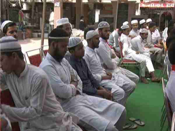 An organisation doing last rites of unidentified bodies to save Ganga An organisation doing last rites of unidentified bodies to save Ganga