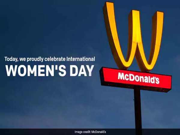 McDonald's ने International Women's Day पर मोड़ा अपना लोगो, हुआ विरोध McDonald's ने International Women's Day पर मोड़ा अपना लोगो, हुआ विरोध