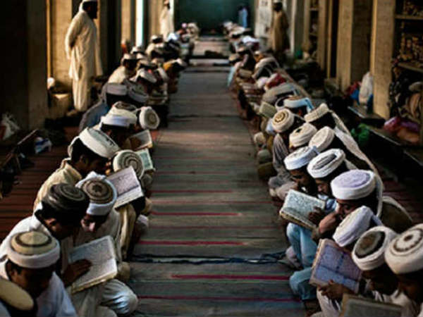 यूपी में 'फर्जी' मदरसे सरकार को लगा रहे हैं करोड़ों का चूना यूपी में 'फर्जी' मदरसे सरकार को लगा रहे हैं करोड़ों का चूना