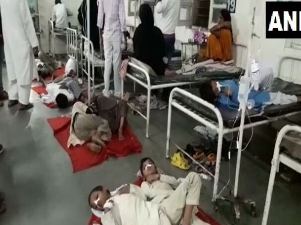 मध्य प्रदेश: फल खाने से मदरसे के 28 बच्चों की तबीयत खराब, अस्पताल में हुए भर्ती मध्य प्रदेश: फल खाने से मदरसे के 28 बच्चों की तबीयत खराब, अस्पताल में हुए भर्ती