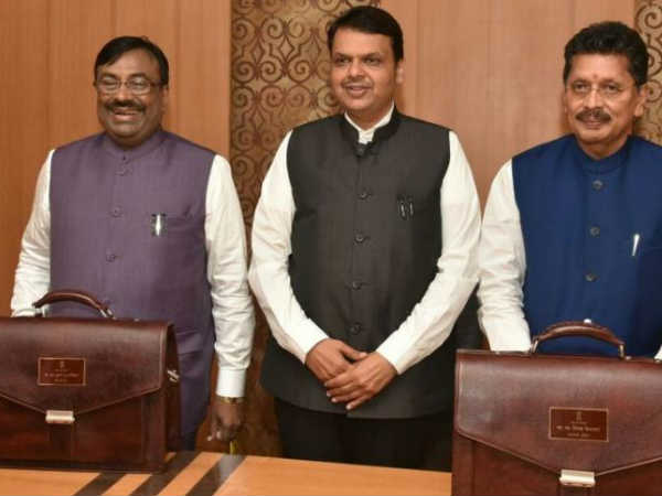 महाराष्ट्र सरकार ने पेश किया चौथ बजट: सिंचाई को मिला 8233 करोड़ का फंड महाराष्ट्र सरकार ने पेश किया चौथ बजट: सिंचाई को मिला 8233 करोड़ का फंड
