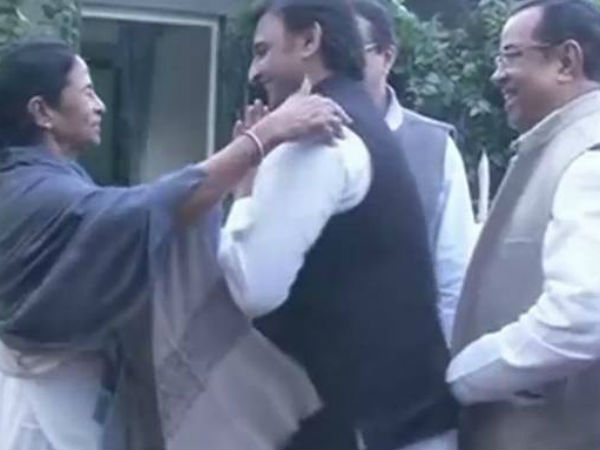 कोलकाता में रखी गई थी नींव की इबारत