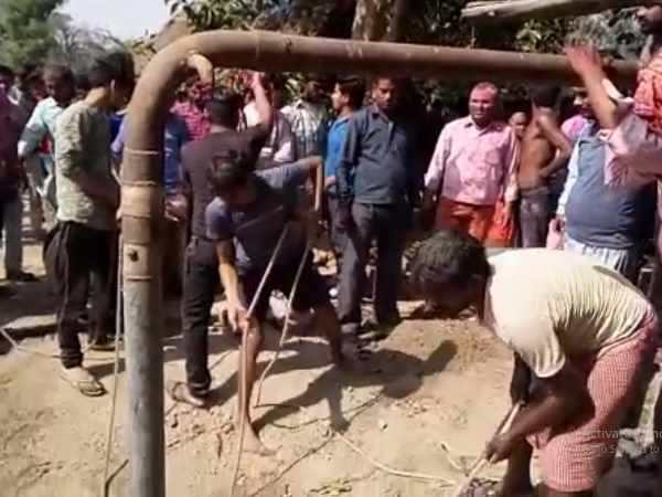 Two brothers died in 25 feet deep borewell in mathura Two brothers died in 25 feet deep borewell in mathura