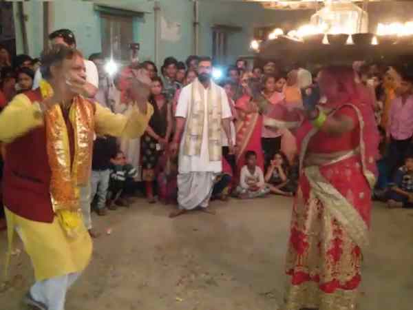 BJP MLA dance with Charkula dance in Mathura BJP MLA dance with Charkula dance in Mathura