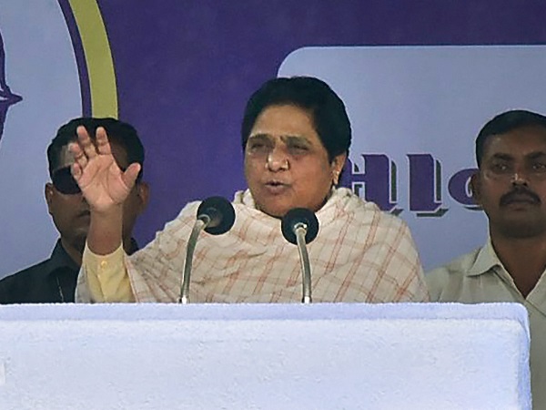 अगले चुनाव ईवीएम से कराने की बजाय बैलेट पेपर से कराए
