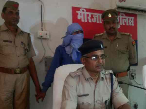 धक्का देकर गिरने पर पटका पत्थर