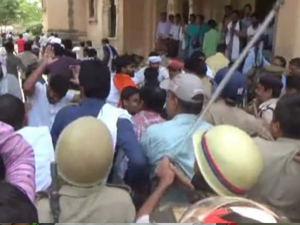 allahabad university two student group firing on each other allahabad university two student group firing on each other
