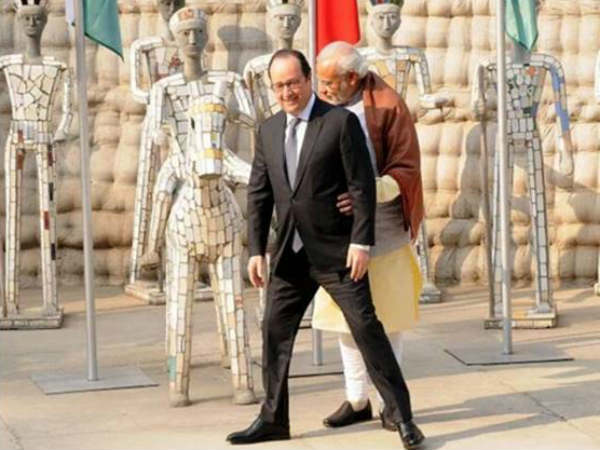 modi-hollande-hug.jpg modi-hollande-hug.jpg