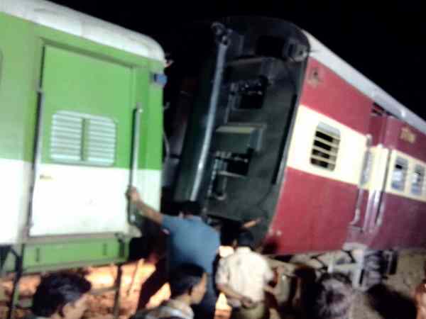 Tata Magic and DMU accident in Moradabad Tata Magic and DMU accident in Moradabad