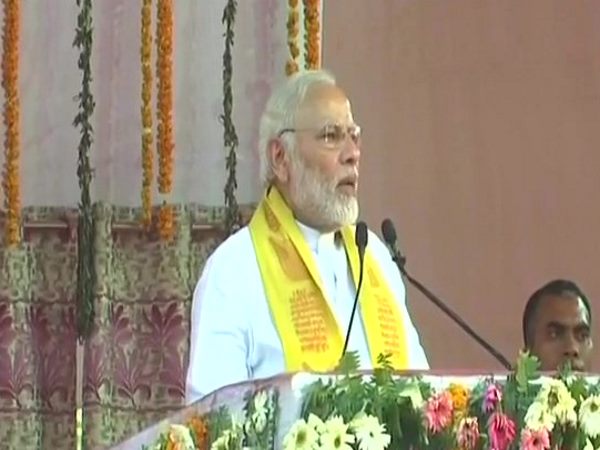 वाराणसी में पीएम मोदी ने 800 करोड़ रुपए के काम का किया शिलान्यास वाराणसी में पीएम मोदी ने 800 करोड़ रुपए के काम का किया शिलान्यास