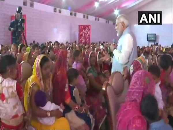International Women's Day: राजस्थान के झूंझनू पहुंचे पीएम मोदी International Women's Day: राजस्थान के झूंझनू पहुंचे पीएम मोदी