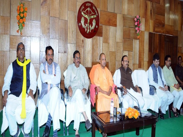 संपूर्ण चुनाव की निगरानी खुद सीएम योगी संभाल रहे हैं