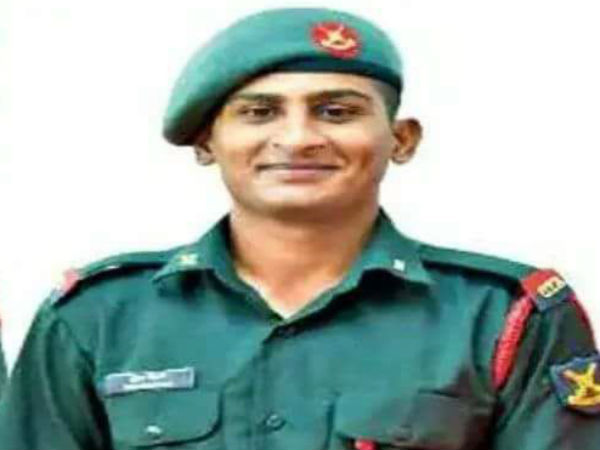 पुणे के गांव के रहने वाले ओम