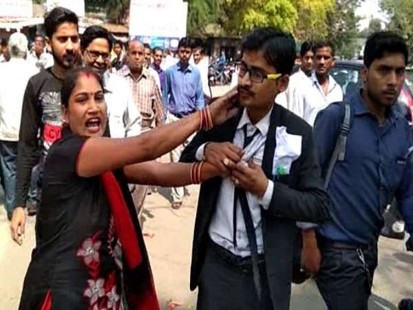 bareilly wife beaten her husband on road bareilly wife beaten her husband on road