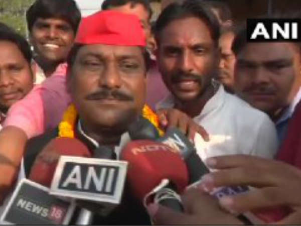 UP Bypoll 2018: फूलपुर में बीजेपी को हराने वाले नागेंद्र सिंह पटेल ने जीत के बाद कही ये बड़ी बातें UP Bypoll 2018: फूलपुर में बीजेपी को हराने वाले नागेंद्र सिंह पटेल ने जीत के बाद कही ये बड़ी बातें