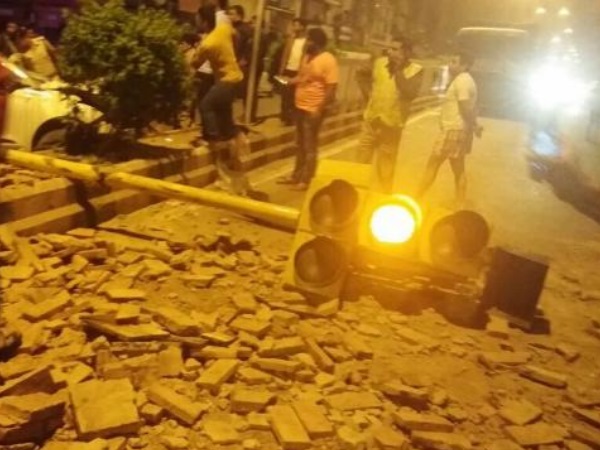 सिग्नल तोड़ते हुए जा पलटी गाड़ी