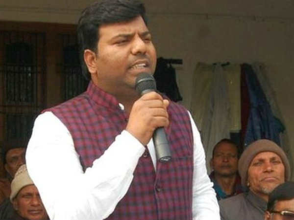4 साल एक प्राइवेट कंपनी में बतौर प्रोडक्शन इंजीनियर नौकरी की