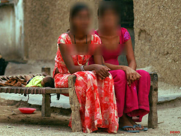 बेहद अजीब है सामाजिक मान्यता