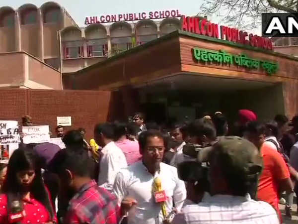 प्रिंसिपल ने किया बचाव