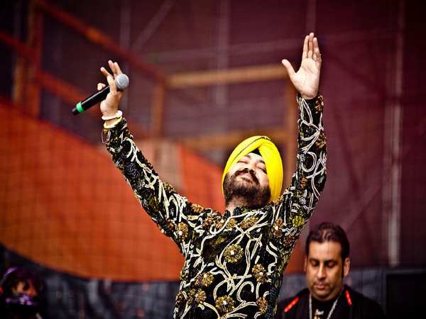कई हिट फिल्मों में गाया