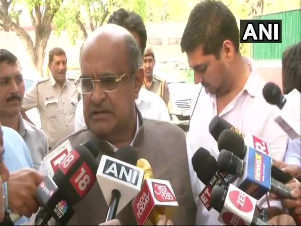 फेसबुक डाटा चोरी: केसी त्यागी बोले- बेटे की कंपनी से जदयू का कोई संबंध नहीं फेसबुक डाटा चोरी: केसी त्यागी बोले- बेटे की कंपनी से जदयू का कोई संबंध नहीं