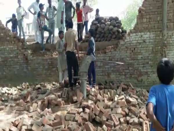 bagpat wall collapsed on students drinking water bagpat wall collapsed on students drinking water
