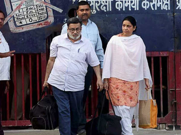 आरुषि हत्याकांड: तलवार दंपति की रिहाई के खिलाफ SC पहुंची CBI आरुषि हत्याकांड: तलवार दंपति की रिहाई के खिलाफ SC पहुंची CBI