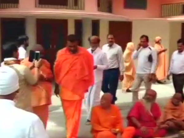 रजनीकांत की यात्रा 15 दिनों की है ....