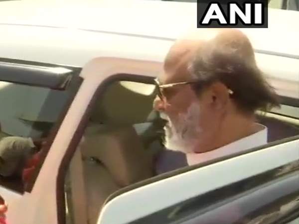 देशभर में घूम रहे हैं रजनीकांत