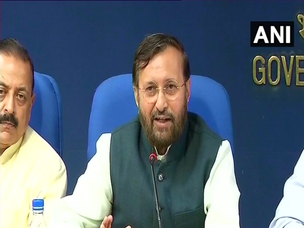 CBSE पेपर लीक: मैं भी एक पिता हूं, अभिभावकों का दर्द समझता हूं- प्रकाश जावड़ेकर CBSE पेपर लीक: मैं भी एक पिता हूं, अभिभावकों का दर्द समझता हूं- प्रकाश जावड़ेकर