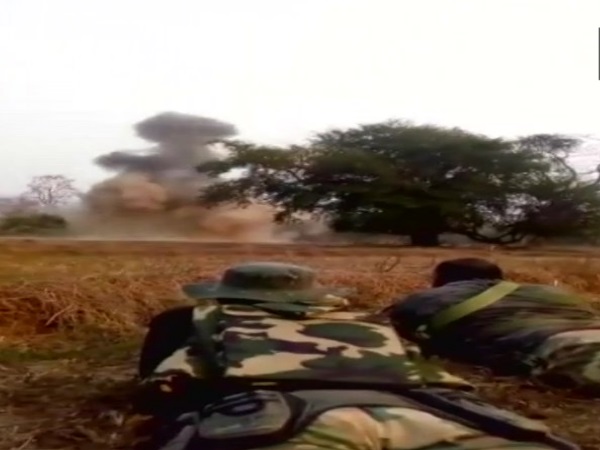 बस्तर में नक्सलियों ने लगाए थे दो IED बम, CRPF ने किया डिफ्यूज बस्तर में नक्सलियों ने लगाए थे दो IED बम, CRPF ने किया डिफ्यूज