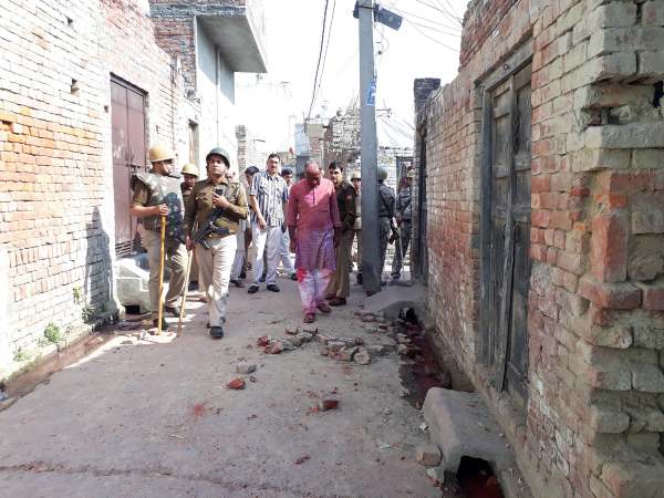 Tension after stone pelting between two communities in Saharanpur Tension after stone pelting between two communities in Saharanpur