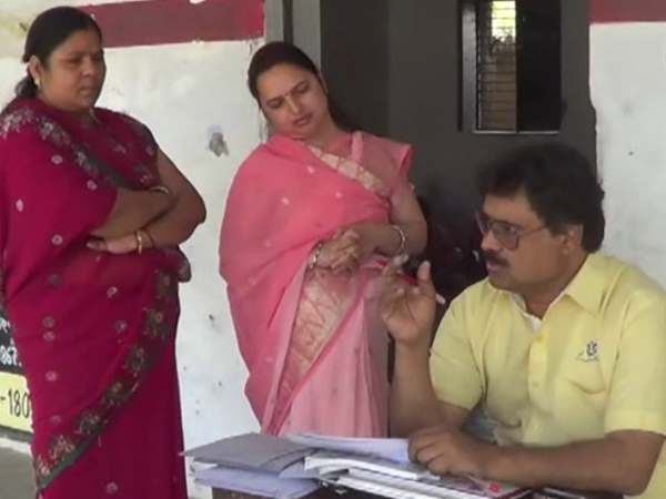 BSA asked questions with teacher and students in Hardoi BSA asked questions with teacher and students in Hardoi