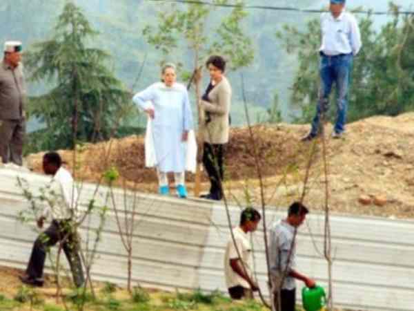Sonia Gandhi visit Shimla to watch Priyanka dream home Sonia Gandhi visit Shimla to watch Priyanka dream home