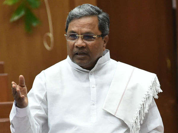 सिद्धारमैया ने कहा- नहीं है फेसबुक, ट्वीटर ID, BJP हमलावर सिद्धारमैया ने कहा- नहीं है फेसबुक, ट्वीटर ID, BJP हमलावर