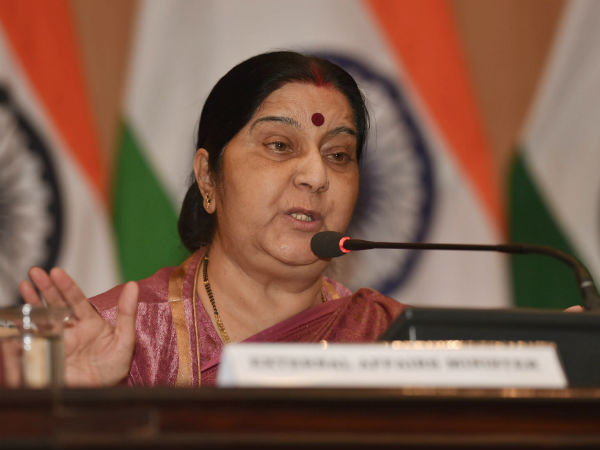 Twitter पर सुषमा को महिला ने दी आत्महत्या करने की धमकी Twitter पर सुषमा को महिला ने दी आत्महत्या करने की धमकी