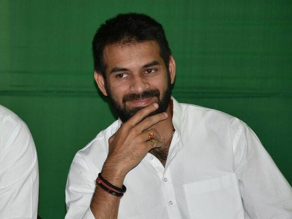 पूजा के दौरान नहीं दिखे तेज प्रताप, उठे सवाल