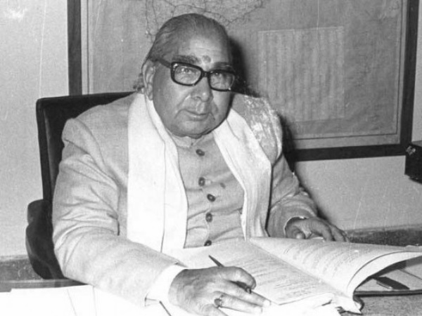 त्रिभुवन नारायण सिंह उपचुनाव हार गए
