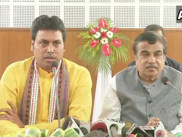 कौन है बिप्लब देव