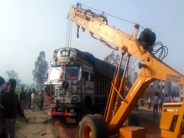 Two truck accident in Etah, two killed in accident Two truck accident in Etah, two killed in accident