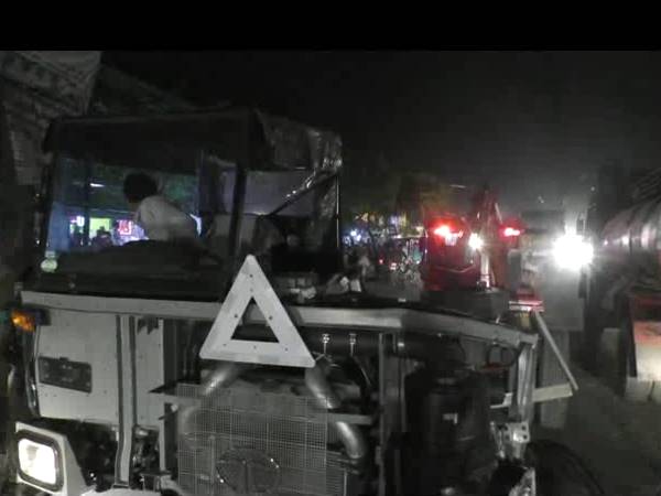 Two truck accident in Etah, two killed in accident Two truck accident in Etah, two killed in accident